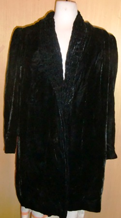 xxM443M 1920-30 Black Velvet Jacket with Label